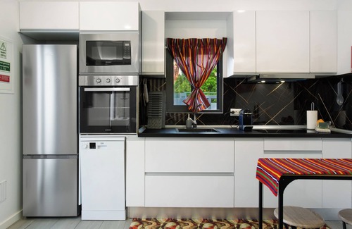 Santana House | Holiday Home 'Little Zen House' with Mountain View, Wi-Fi and Air Conditioning