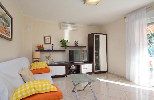 Rakalj House | Holiday Home Lory by Interhome