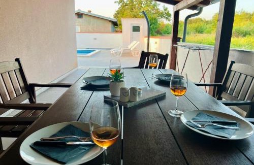 Orbanici House | Holiday Home Luca