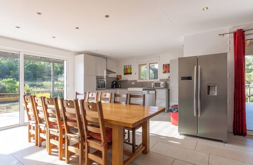 Les Salelles House | Holiday Home 'Luminières 2' with Mountain View, Wi-Fi and Air Conditioning