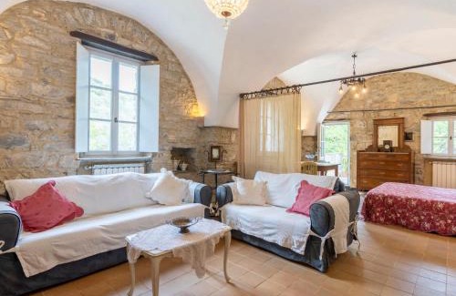 Costarainera House | Holiday Home Muin du Pie - SLR120 by Interhome