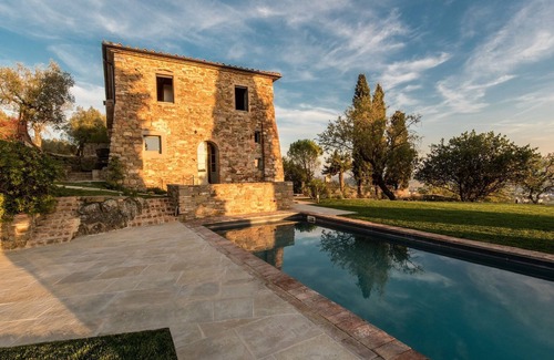 Magione Villa | Holiday Home Magione Lake View Pool