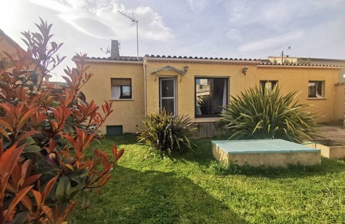 Saint-Ambroix House | Holiday Home 'Maison Ensoleillée Au Calme' with Shared Pool, Private Garden and Balcony