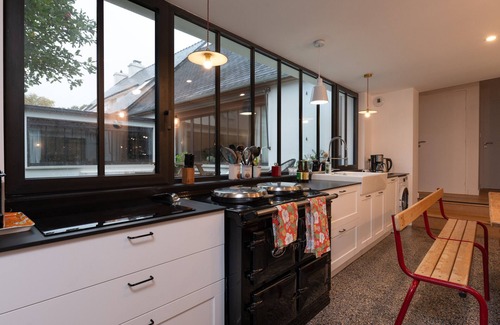 Larmor-Plage House | Holiday Home 'Maison Chaleureuse - La Cayola' with Private Garden, Stove and Wi-Fi