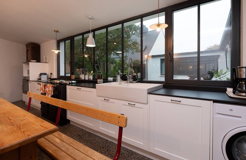 Larmor-Plage House | Holiday Home 'Maison Chaleureuse - La Cayola' with Private Garden, Stove and Wi-Fi