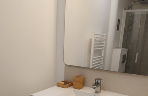 Xaintrailles House | Holiday Home 'Maison Minet' with Shared Pool, Private Garden and Wi-Fi