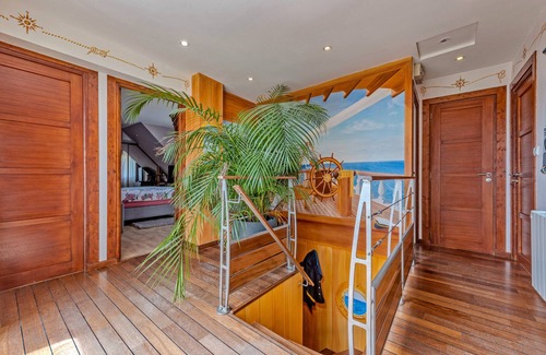 Porspoder House | Holiday Home 'Maison Avec Spa À 700m De La Plage' with Private Terrace, Private Garden and Wi-Fi