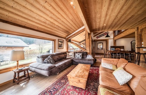 Vacheresse House | Holiday Home 'Maison Du Bûcheron' with Mountain View, Private Terrace and Wi-Fi
