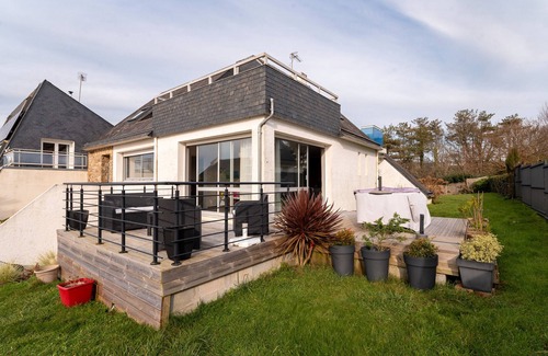 Guidel-Plages House | Holiday Home 'Maison Guidel Plage' with Sea View, Private Terrace and Wi-Fi