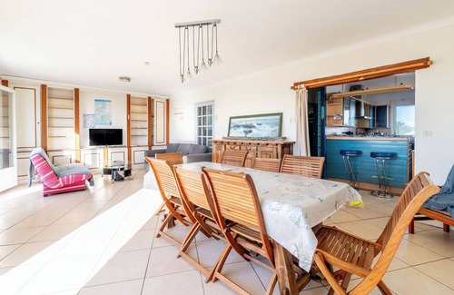 Barbatre House | Holiday Home 'Maison Vue Sur Mer 50m Plage' with Sea View, Private Terrace and Wi-Fi
