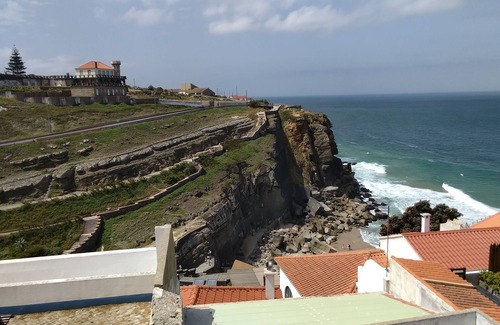 Azenhas do Mar House | Holiday Home 'Mar E Sol' with Sea View, Private Terrace and Wi-Fi