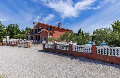 Rogocana House | Holiday Home Maric by Interhome
