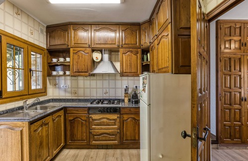 Calonge House | Holiday Home 'Marseille' with Mountain View, Private Pool and Wi-Fi