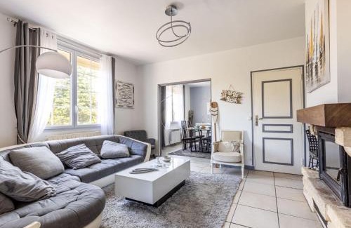 Carcans House | Holiday Home Mayne by Interhome