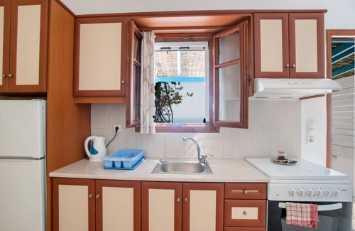 Donoussa House | Holiday Home 'Mesaria' with Sea View, Wi-Fi and Air Conditioning