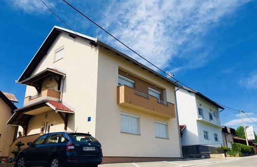 Otocac House | Holiday home "Mimoza" * with outdoor jacuzzi