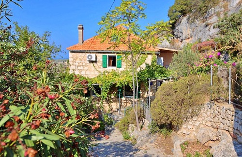 Lozisca House | Holiday Home Mirna by Interhome