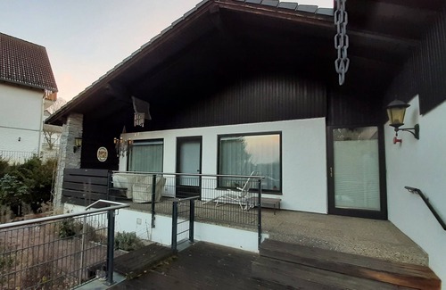 Burgthann House | Holiday Home 'Mit Schwimmhalle' with Private Terrace, Private Garden and Wi-Fi
