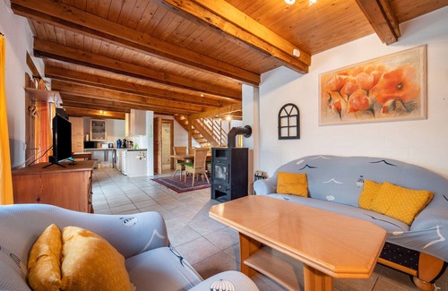 Wangerland House | Holiday Home 'Mittelhuus' with Private Terrace, Private Garden and Wi-Fi