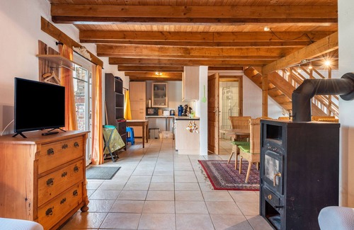 Wangerland House | Holiday Home 'Mittelhuus' with Private Terrace, Private Garden and Wi-Fi