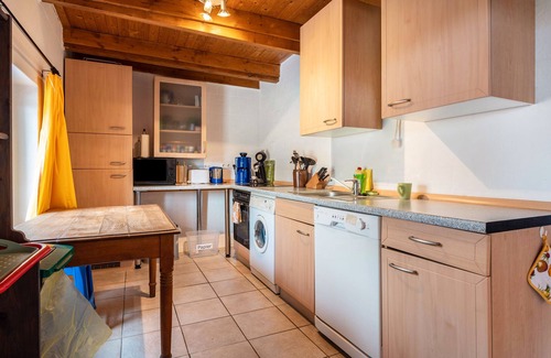 Wangerland House | Holiday Home 'Mittelhuus' with Private Terrace, Private Garden and Wi-Fi