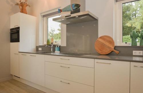 Kamperland House | Holiday Home near Beach with Garden