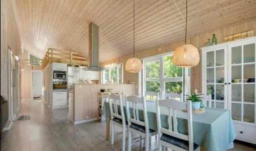 Helberskov Strand House | Holiday Home Near Mini-Mallorca In Øster Hurup