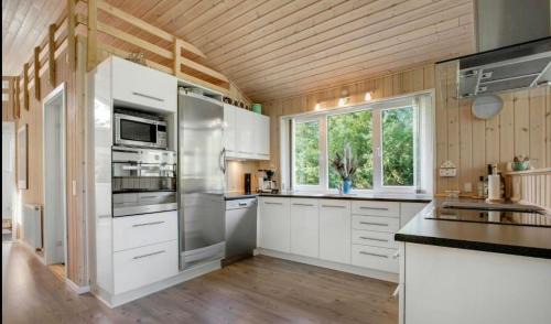 Helberskov Strand House | Holiday Home Near Mini-Mallorca In Øster Hurup