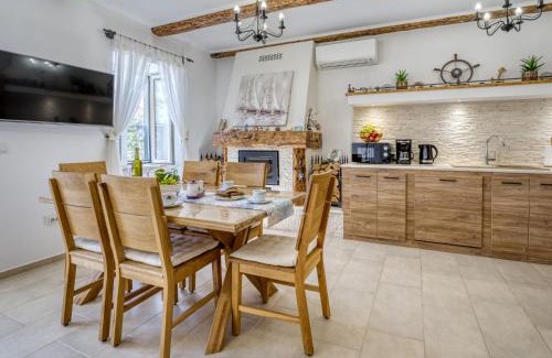 Smrika House | Holiday Home Old Queen by Interhome