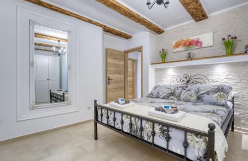 Smrika House | Holiday Home Old Queen by Interhome