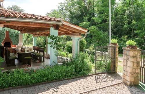 Martinski House | Holiday Home Paolici by Interhome