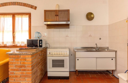 Fauglia House | Holiday Home 'Poggio4' with Shared Pool, Private Terrace and Wi-Fi