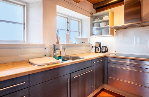 Poppenbull House | Holiday Home 'Poppenbll' with Private Terrace, Private Garden and Wi-Fi