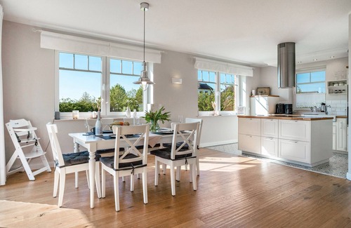 Poseritz House | Holiday Home 'Reethaus Meerferien' with Sea View, Private Terrace and Wi-Fi