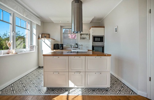 Poseritz House | Holiday Home 'Reethaus Meerferien' with Sea View, Private Terrace and Wi-Fi