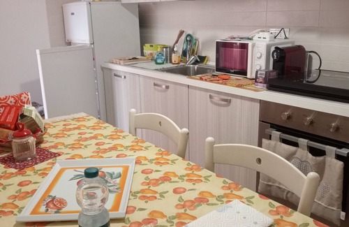 Sestri Levante Apartment | Holiday Home 'Roses House' with Mountain View, Wi-Fi and Air Conditioning