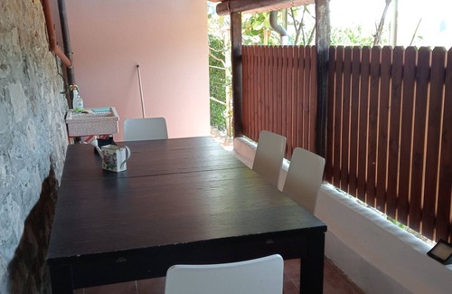 Sestri Levante Apartment | Holiday Home 'Roses House' with Mountain View, Wi-Fi and Air Conditioning