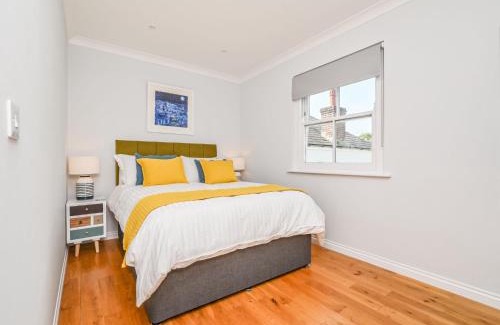 Charlestown House | Holiday Home Sea Compass by Interhome