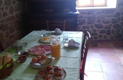 Donja Banda House | Holiday Home Stari Zoganj - Two Bedroom Holiday Home with Terrace and Swimming Pool