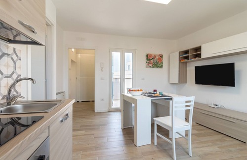 Municipio 1 House | Holiday Home 'Suite N12 - Luxury Apartment' with Sea View, Wi-Fi and Air Conditioning