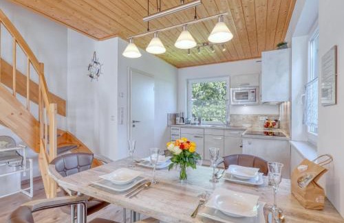 Altefaehr House | Holiday Home Sundlicht by Interhome