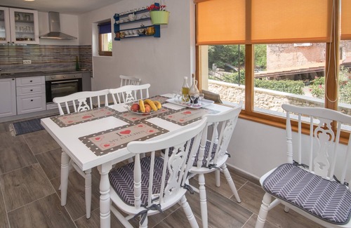 Risika House | Holiday Home Svjetlana "brand new listing"=jacuzzi, 3 bedrooms, 2 bathrooms