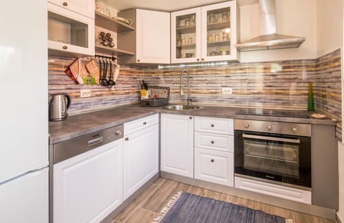 Risika House | Holiday Home Svjetlana "brand new listing"=jacuzzi, 3 bedrooms, 2 bathrooms