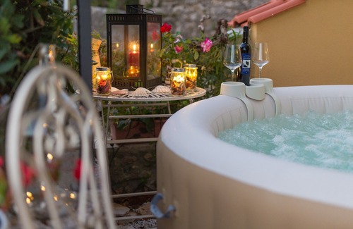 Risika House | Holiday Home Svjetlana "brand new listing"=jacuzzi, 3 bedrooms, 2 bathrooms