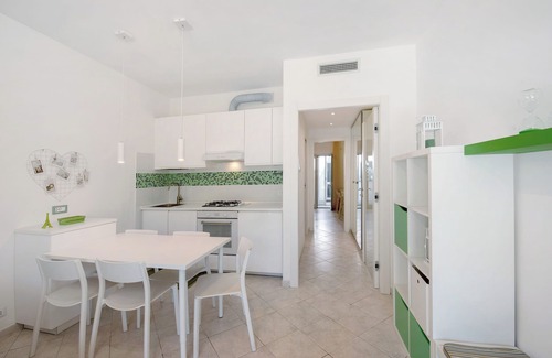Arenzano House | Holiday Home 'The Green House' with Shared Pool and Private Terrace