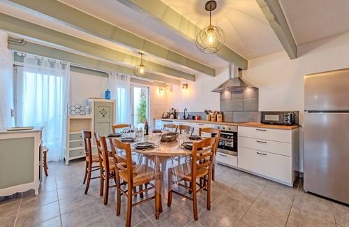 Ploudalmezeau House | Holiday Home 'Ty Abéric' with Private Terrace and Wi-Fi