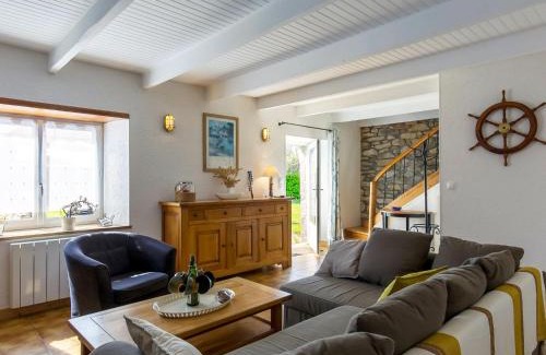 Ploudalmezeau House | Holiday Home Ty Coz ar Mor by Interhome