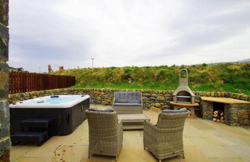 Talybont House | Holiday Home Tyn Liam by Interhome