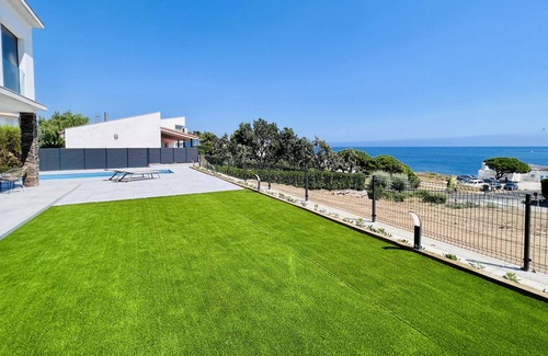 Port de la Selva Villa | Holiday Home Villa Perabeua with Pool, Garden & Wi-Fi