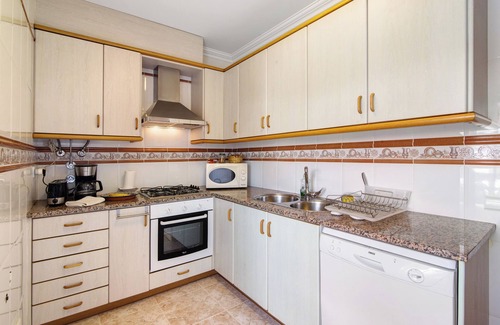 Alfa-Mar House | Holiday Home 'V2 A 400 M Da Praia Da Falésia' with Private Terrace, Balcony and Wi-Fi